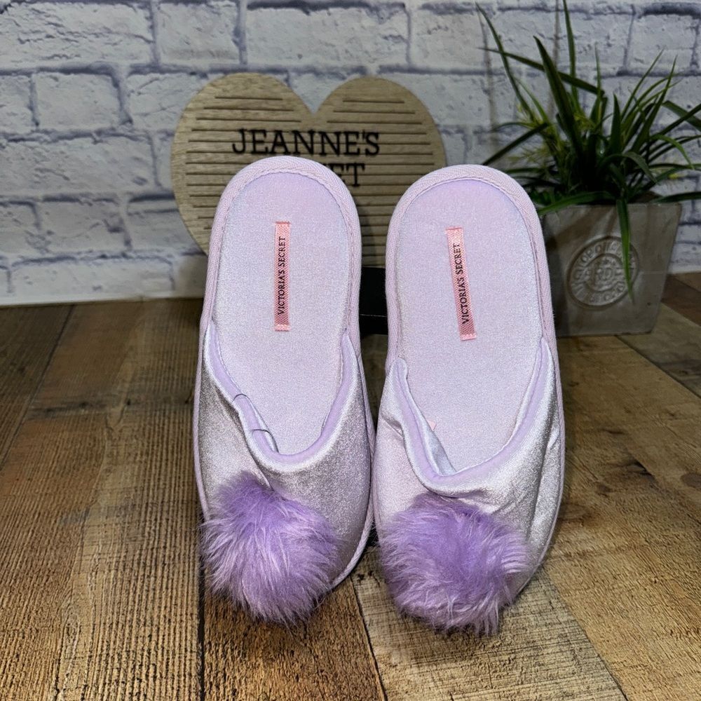 Victorias Secret Slippers Purple Pom Pom House Lounge Soft Shoes Size L 9-10